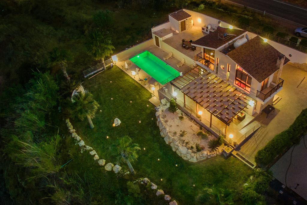פומוס Kallinousa Beach Villa מראה חיצוני תמונה